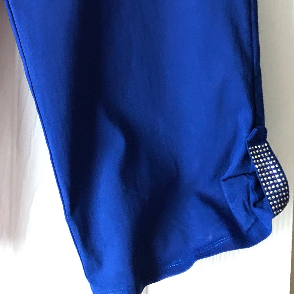 Jessie & J Blue Capri pants - Picture 2 of 4